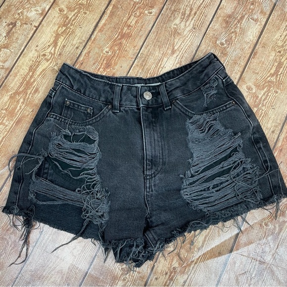 Topshop Pants - Topshop mom moto cut off shorts size 6